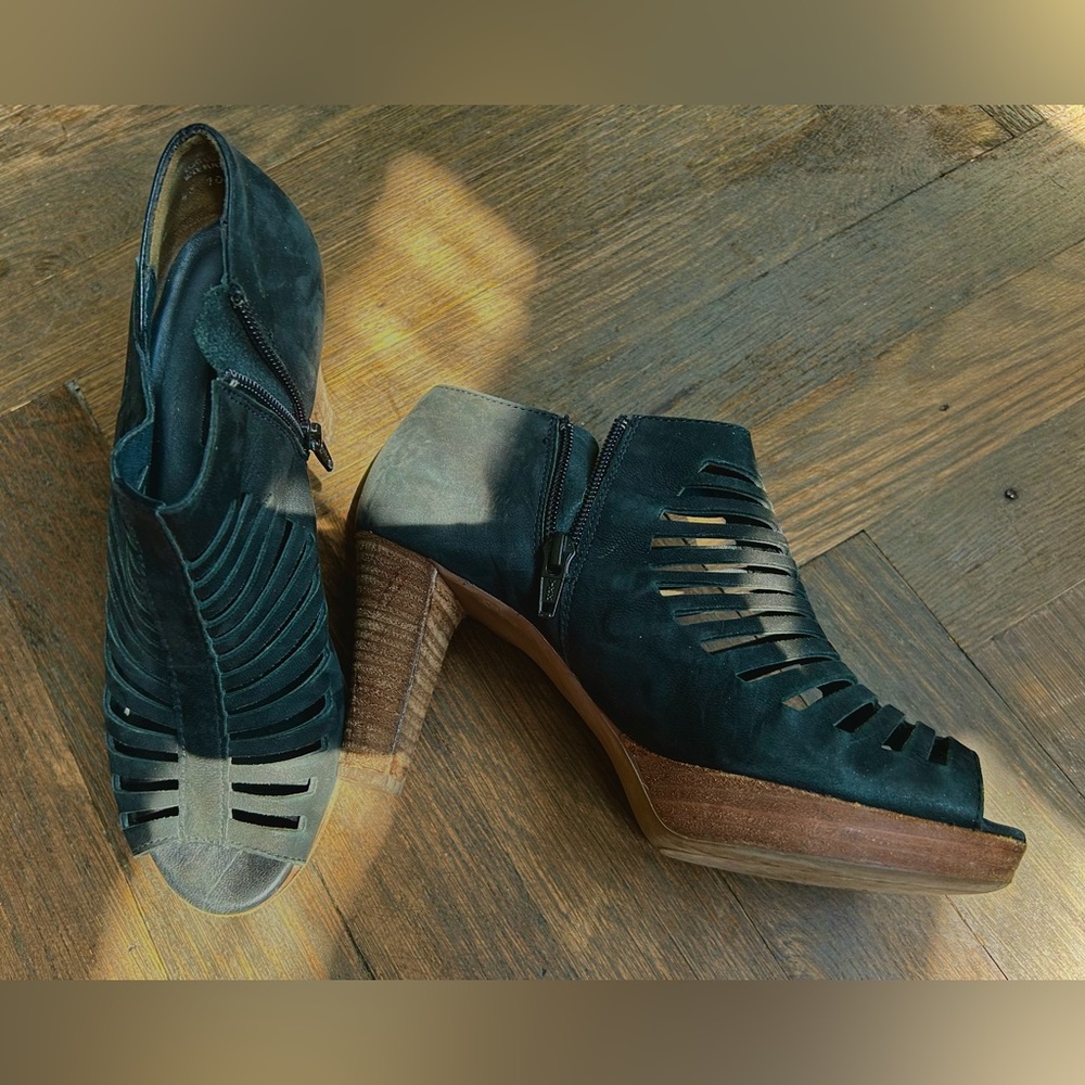 Paul Green Black Heels